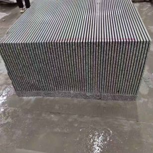 舟山芝麻白毛板荒料切割