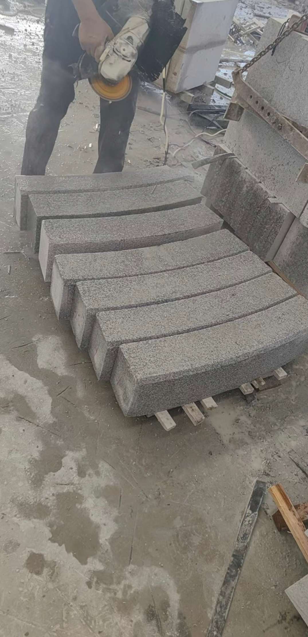 舟山芝麻白弧形路牙石